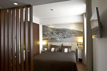 oca ribeira do porto hotel