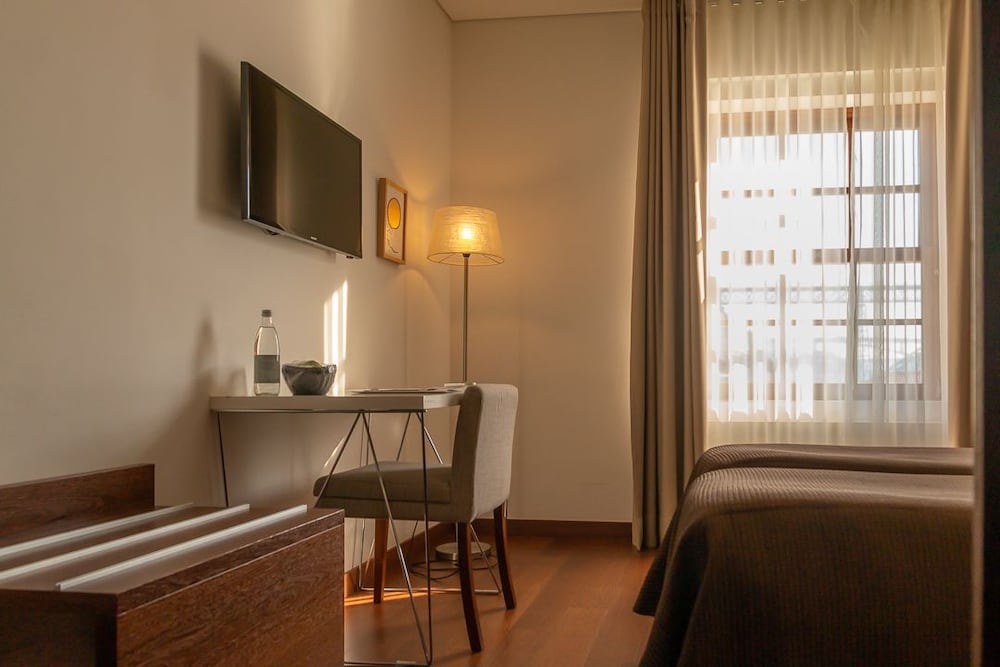 oca ribeira do porto hotel
