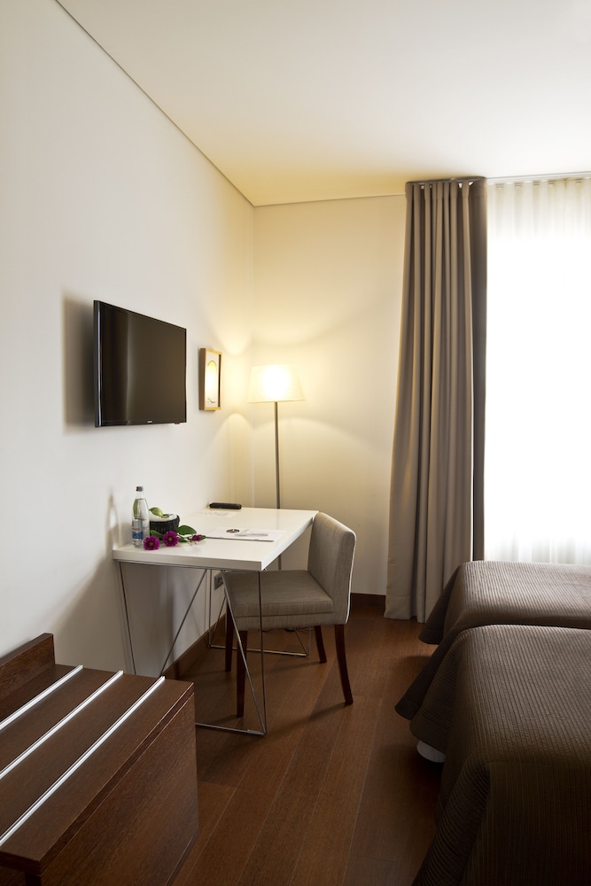 oca ribeira do porto hotel