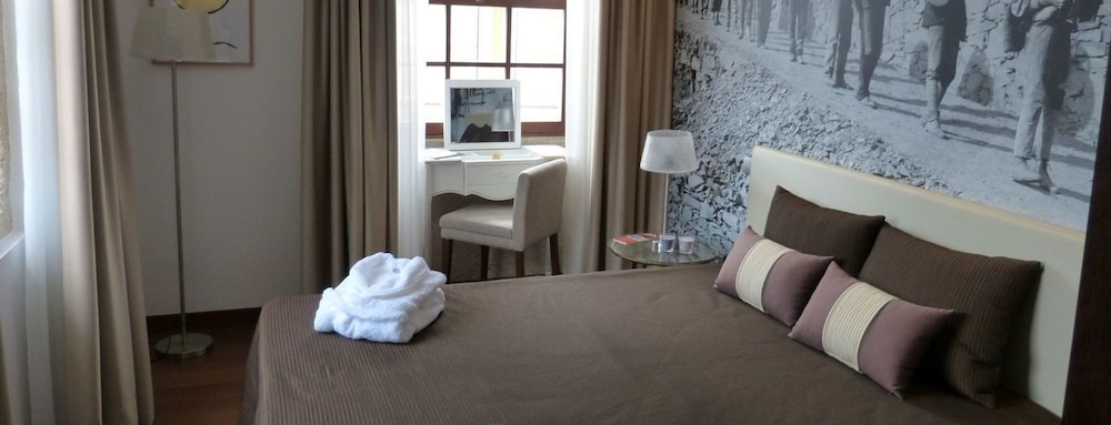 oca ribeira do porto hotel