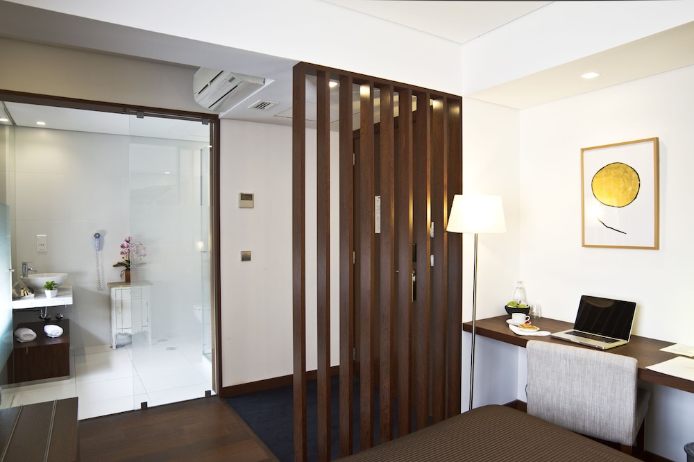 oca ribeira do porto hotel