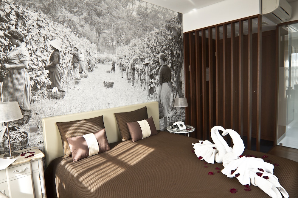 oca ribeira do porto hotel