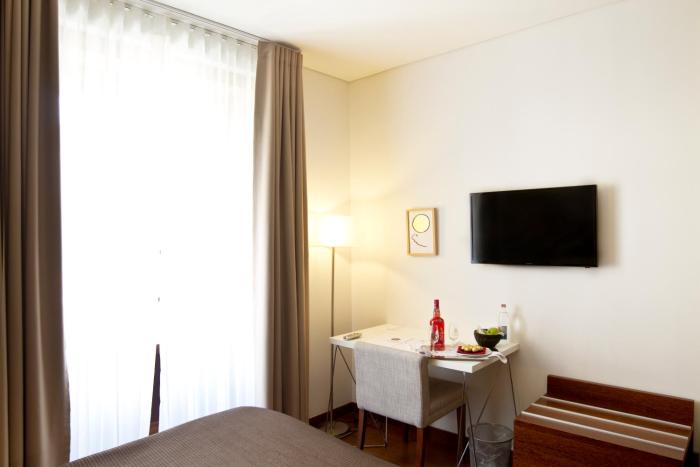 oca ribeira do porto hotel