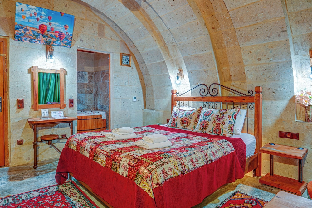 atax cave otel