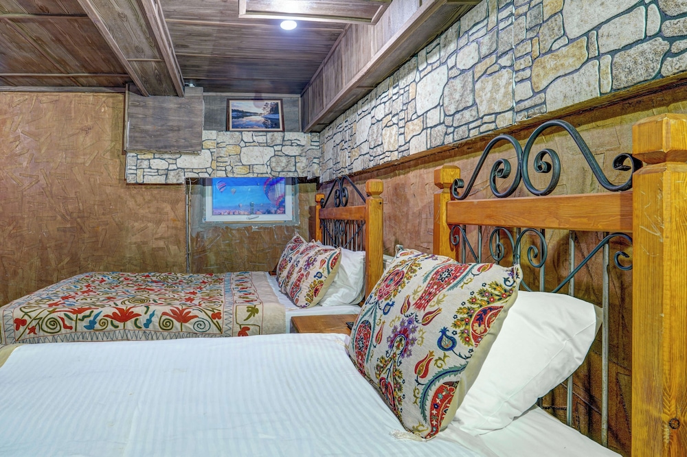 atax cave otel