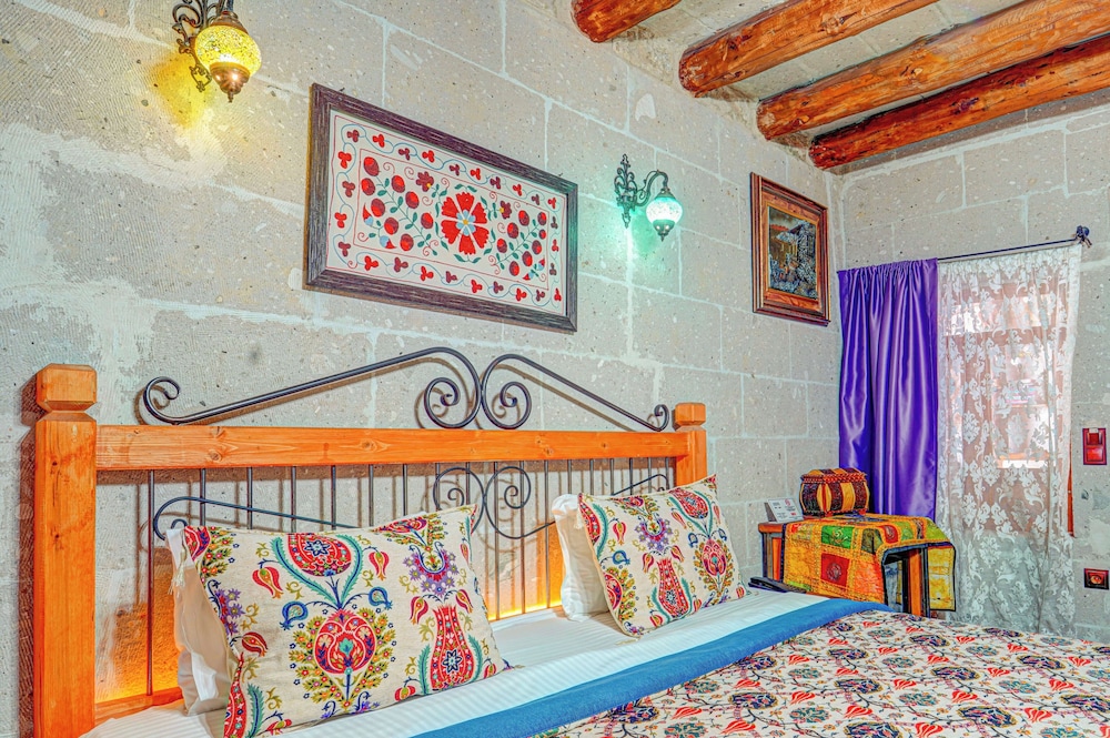 atax cave otel