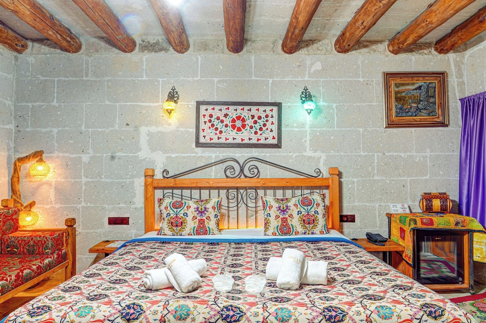atax cave otel