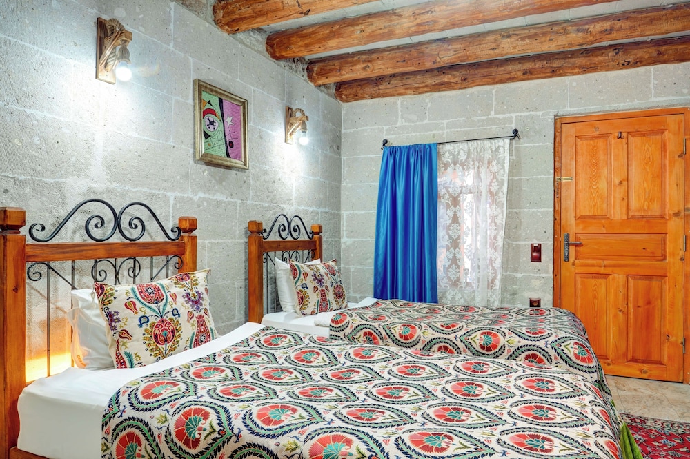 atax cave otel
