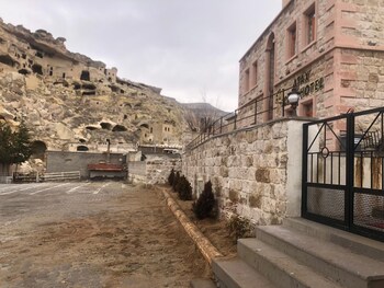 atax cave otel