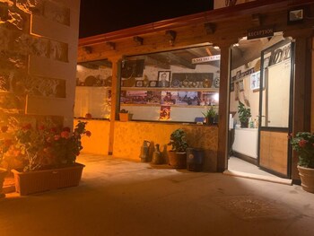 atax cave otel
