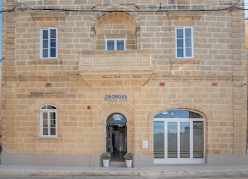 georges boutique living