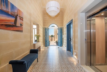 georges boutique living