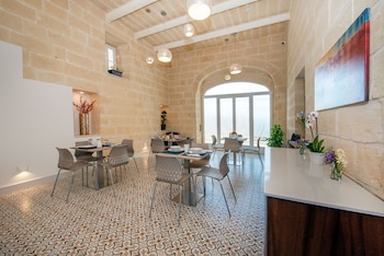 georges boutique living