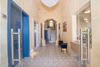 georges boutique living