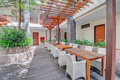oyo townhouse oak series signature bali