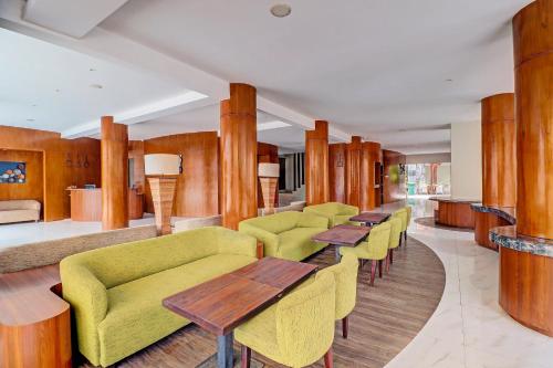 oyo townhouse oak series signature bali