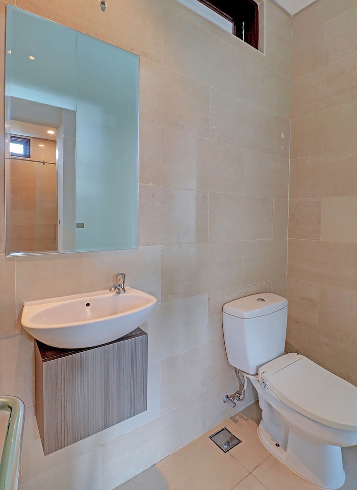 oyo townhouse oak series signature bali