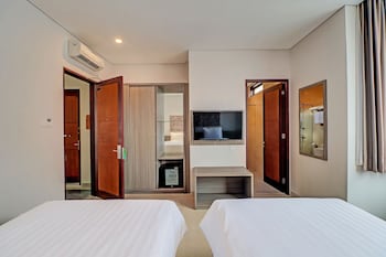 oyo townhouse oak series signature bali