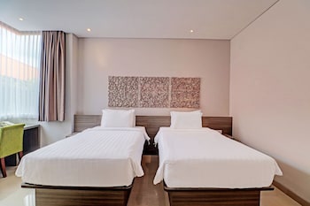 oyo townhouse oak series signature bali