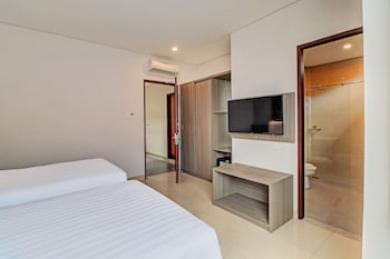 oyo townhouse oak series signature bali