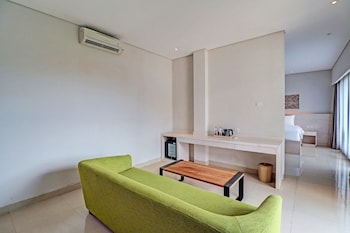 oyo townhouse oak series signature bali