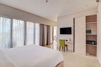 oyo townhouse oak series signature bali