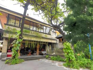 super oyo townhouse oak maxi hotel legian