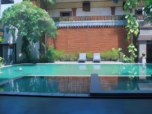 super oyo townhouse oak maxi hotel legian