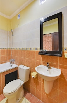 super oyo townhouse oak maxi hotel legian