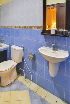 super oyo townhouse oak maxi hotel legian