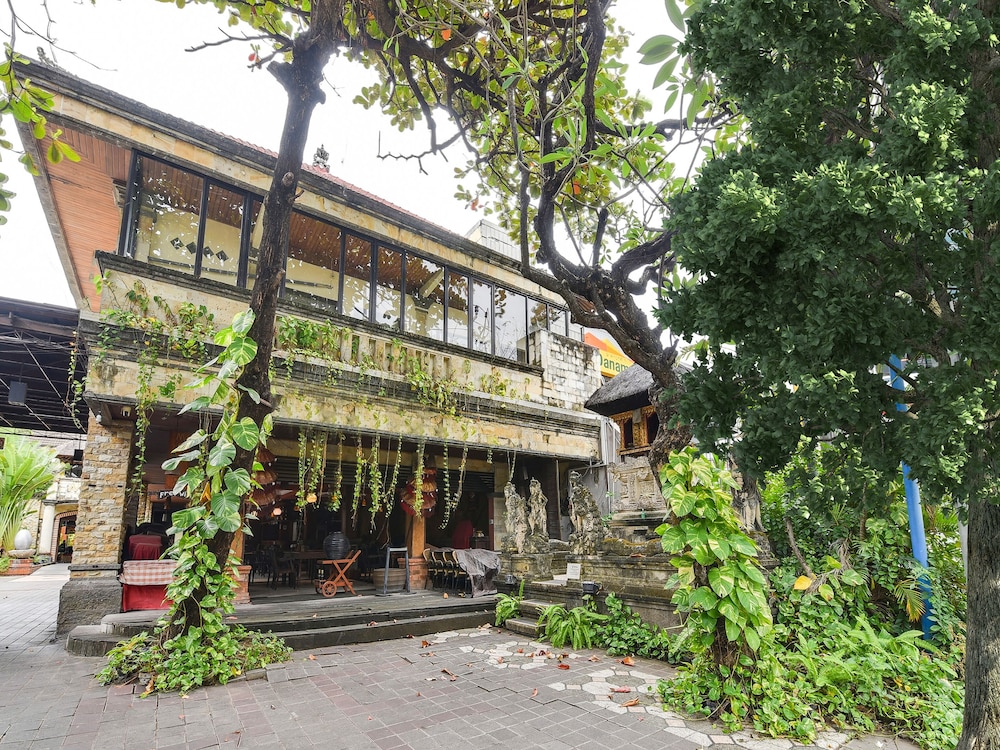 super oyo townhouse oak maxi hotel legian