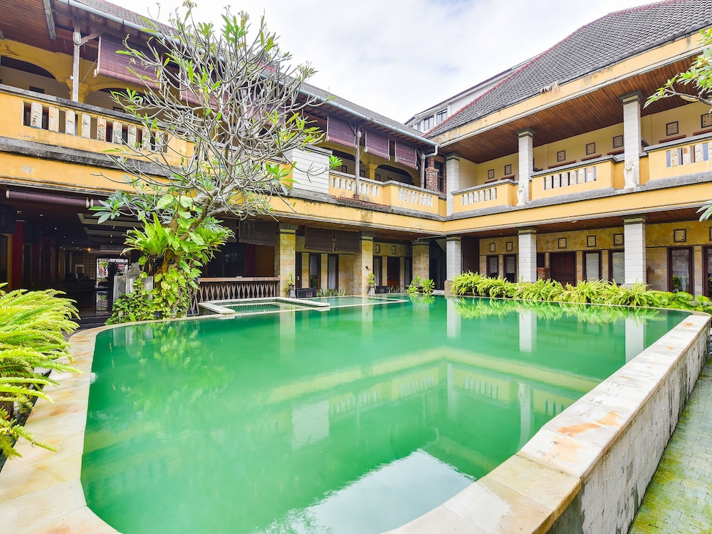 super oyo townhouse oak maxi hotel legian