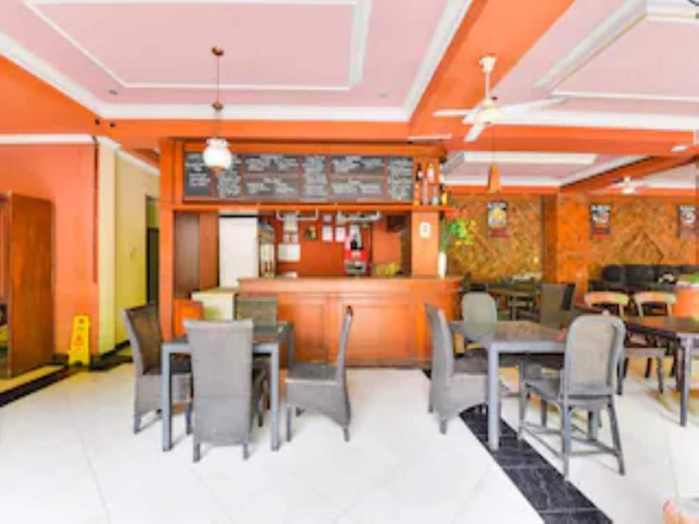 super oyo townhouse oak maxi hotel legian