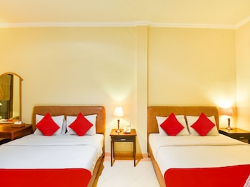 super oyo townhouse oak maxi hotel legian