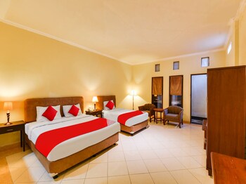 super oyo townhouse oak maxi hotel legian