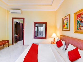 super oyo townhouse oak maxi hotel legian