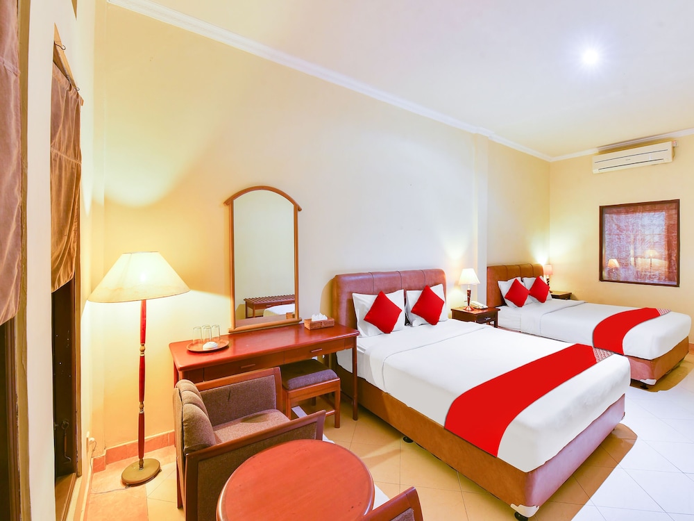 super oyo townhouse oak maxi hotel legian