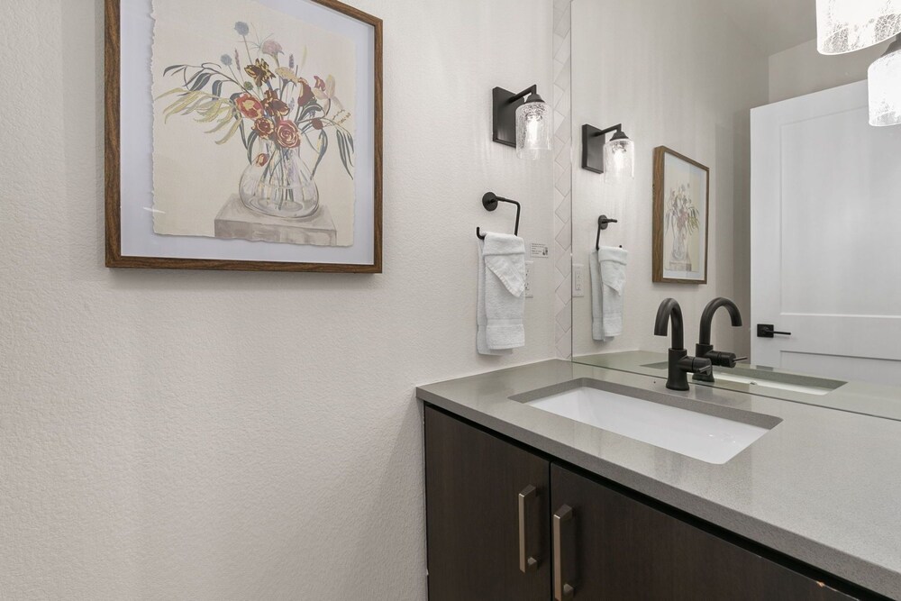 coastal chic home near new belgium and old town fc