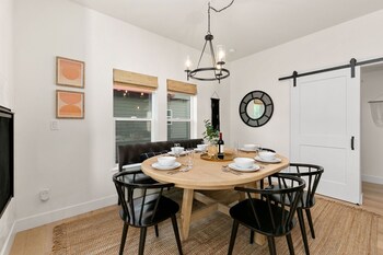 coastal chic home near new belgium and old town fc