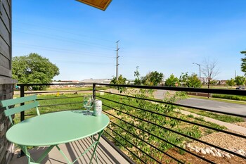 coastal chic home near new belgium and old town fc