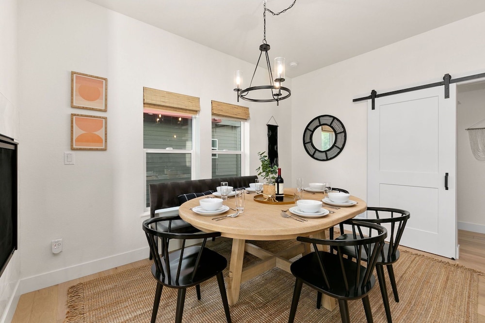 coastal chic home near new belgium and old town fc