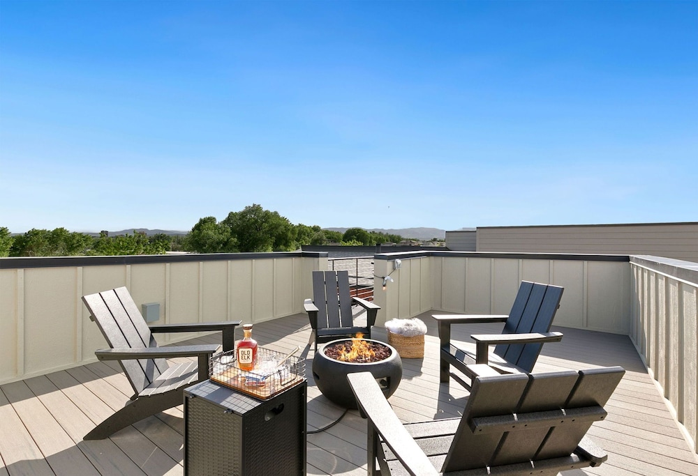 coastal chic home near new belgium and old town fc