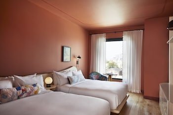 hotel genevieve