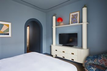 hotel genevieve