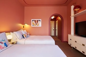 hotel genevieve