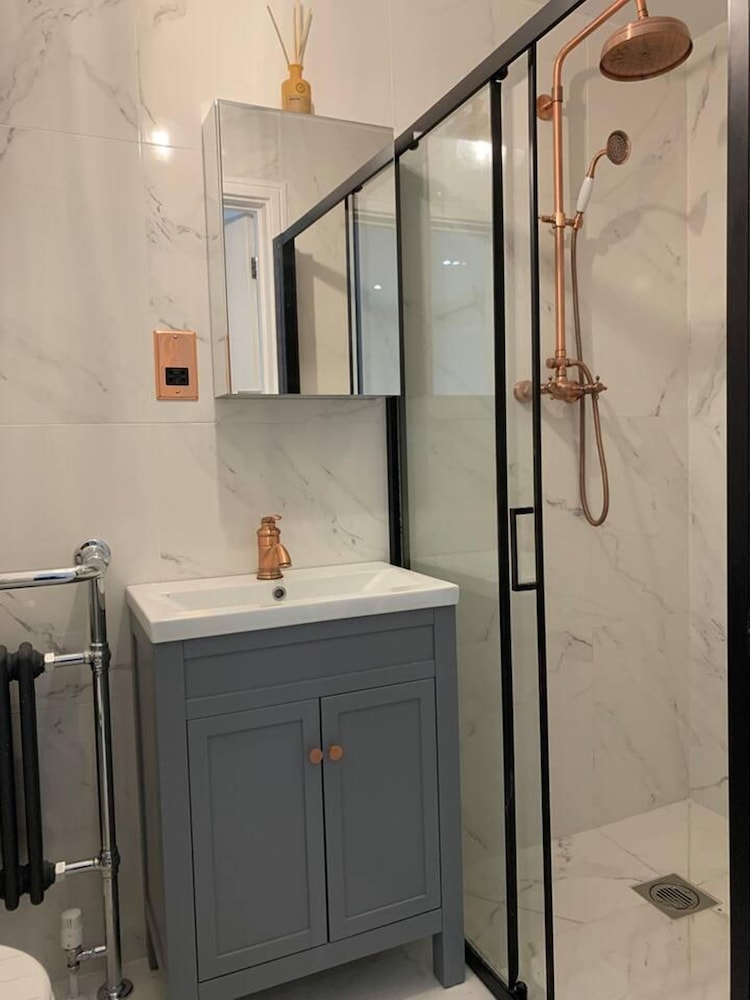 lavish the marble apartment