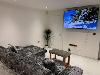 lavish the marble apartment