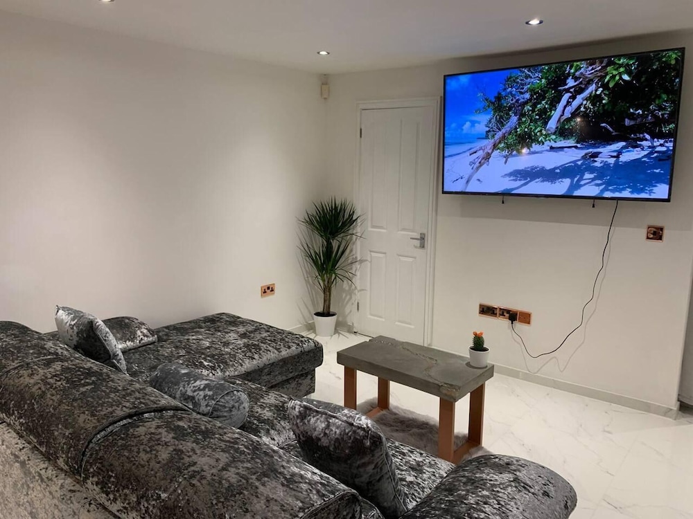 lavish the marble apartment