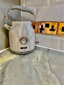 lavish the marble apartment