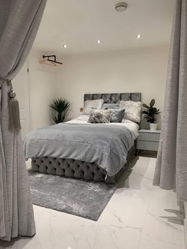 lavish the marble apartment